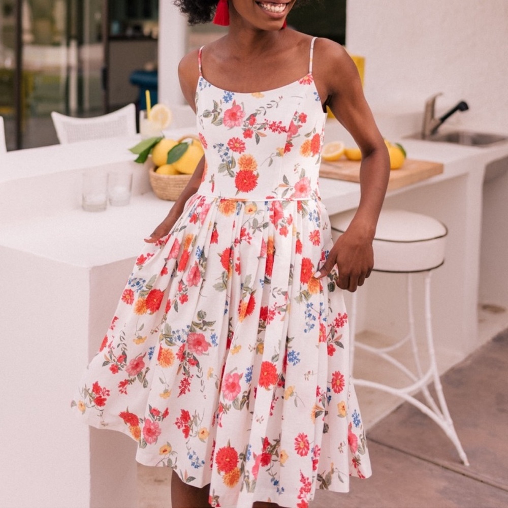 Gal Meets Glam - Cassie floral tie-back fit & flare linen dress